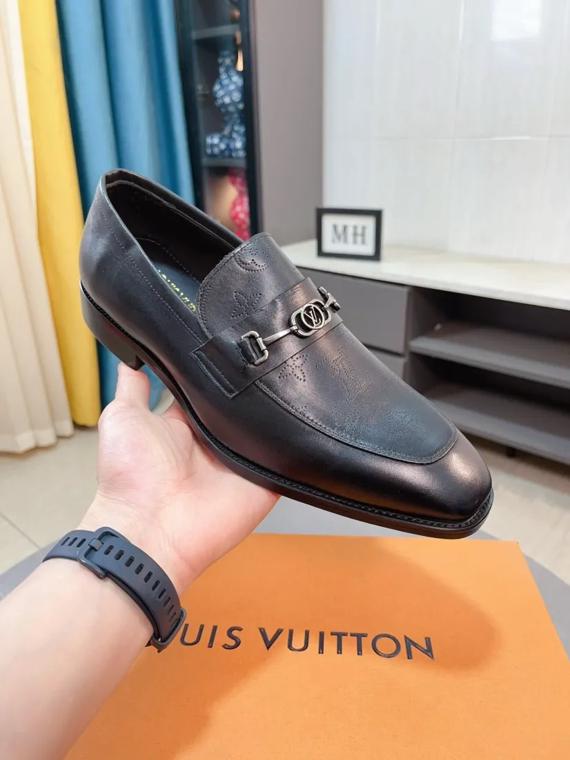Men's men's shoes 💰500🌸🌸 [Louis Vuitton (LV)] High-end business formal leather shoes 🍀 luxurious and elegant style, both practicality and style, professional focus on details and quality, counter original 1⃣️: 1⃣️ ultra-accurate reproduction 👍🏻! Material: The upper is made of imported original calfskin➕imported Italian cowhide leather. Original anti-slip and wear-resistant outsole! Code number: 38--44 (45 customized)
